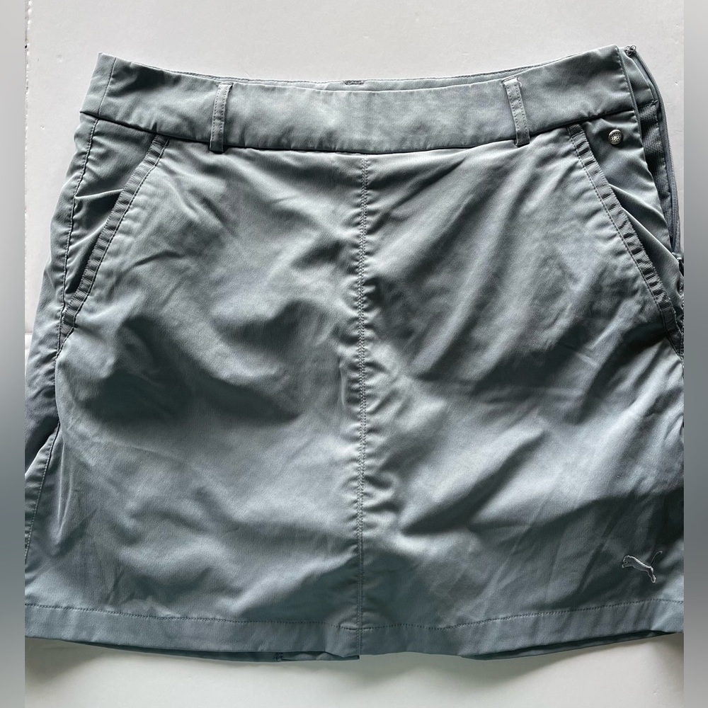 Excellent condition. Grey puma golf/tennis skort. Size 6